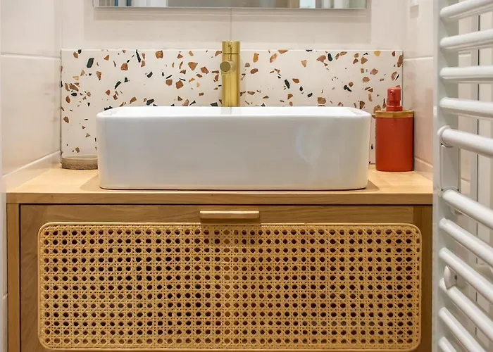 Terracotta Apartment *